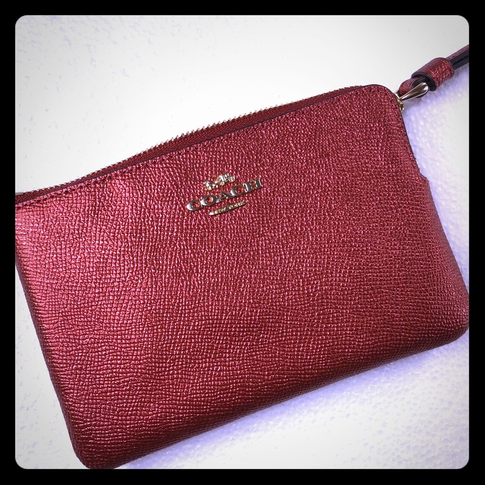 NWT Coach Leather Wristlet in Metallic Red